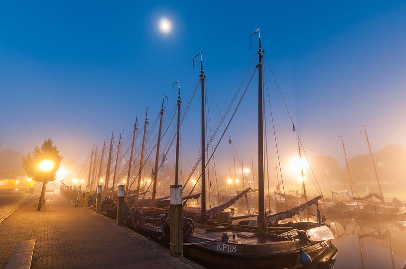 Oude vissersschepen in de oude haven van Elburg by Jenco van Zalk