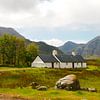 Cottage at Glencoe Schotland van Peter Schoo - Natuur & Landschap