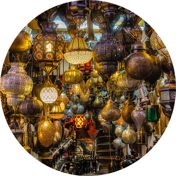 Winkel met lampen in medina van Marrakech in Marokko