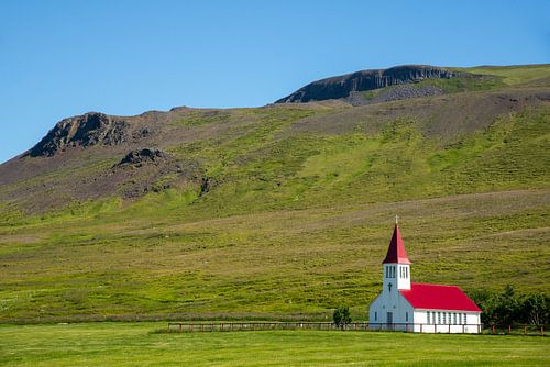 traditoneel houten kerk op Vatsness, IJsland