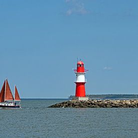 Segelboot und Leuchtturm vor Warnemünde von Katrin May