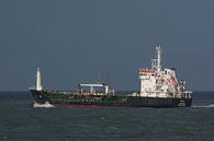 Tanker op zee verlaat de haven van Rotterdam. van scheepskijkerhavenfotografie thumbnail