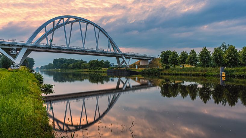 Sonnenuntergang an der Walfridusbrücke von Henk Meijer Photography