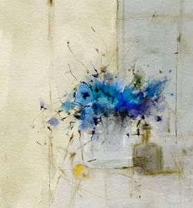 Stilleben mit blauen Blumen.