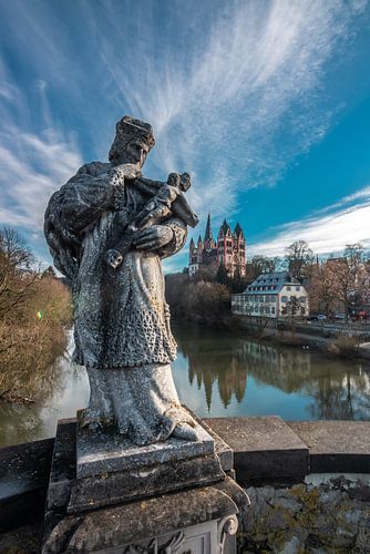 Limburg aan de Lahn, van de oude brug tot de kathedraal met stenen standbeeld