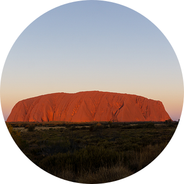Zonsondergang bij Uluru (Ayers Rock) in het midden van Australië van mitevisuals