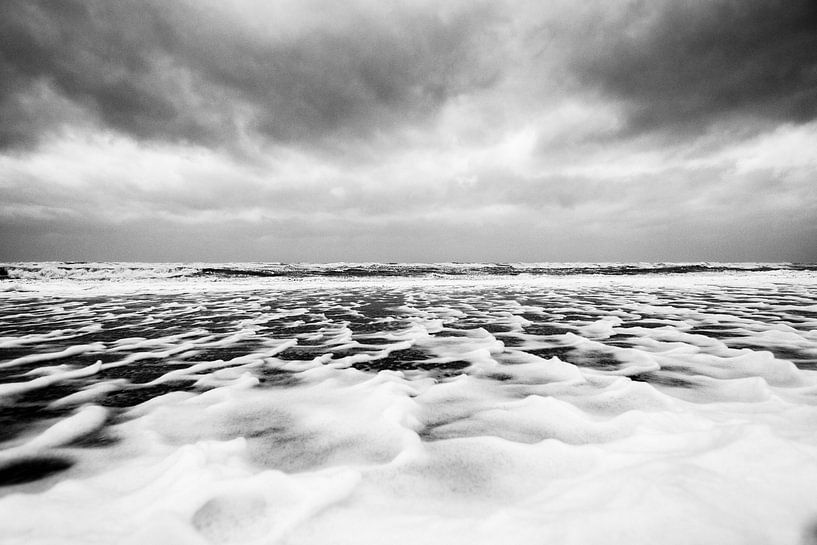 Scheveningen, storm op zee van Marnix Hemmes