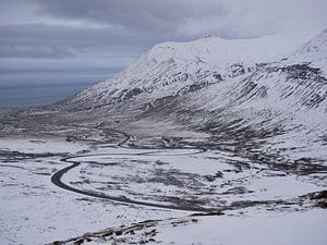 Paysage islandais avec de la neige
