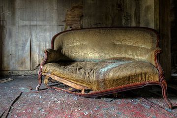 Sofa mit einer Geschichte von Perry Wiertz