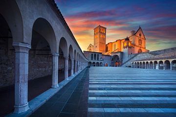 Basiliek van Sint Franciscus van Assisi bij zonsondergang van Stefano Orazzini