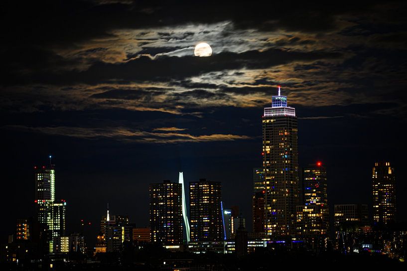 Blue moon 2023 skyline Rotterdam by BKTFotografie