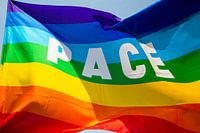 Friedensflagge mit der Aufschrift PACE