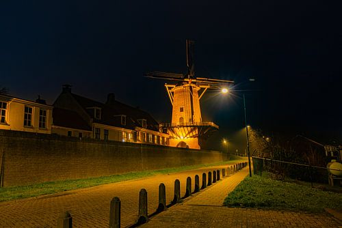Een molen aan de haven van Wijk bij Duurstede