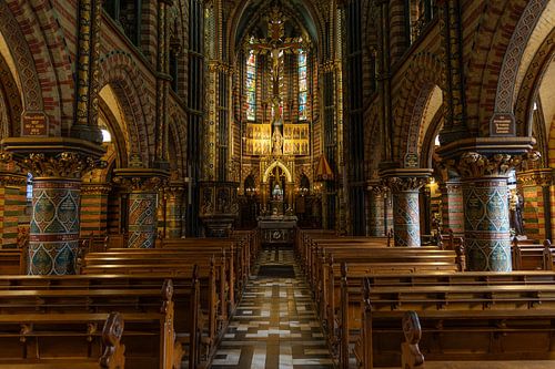 De Basiliek van O.L.V. van het Heilig Hart is een katholiek kerkgebouw, en bedevaartskerk van de Rooms-Katholieke Kerk, aan de Oude Markt in het historisch centrum van Sittard. van peter reinders