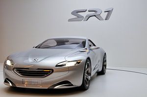 Silbernes Konzeptauto Peugeot SR1