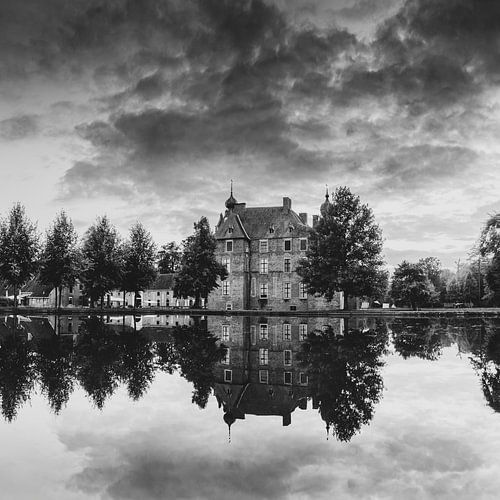Kasteel Cannenburch – Weerspiegelingen in zwart-wit