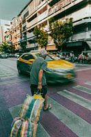 Navigieren durch das geschäftige Treiben auf einer Straße in Bangkok