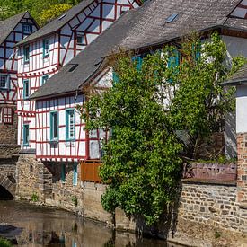 Het pittoreske dorpje Monreal in de Eifel van Reiner Conrad