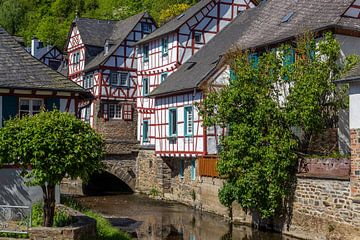 Het pittoreske dorpje Monreal in de Eifel van Reiner Conrad