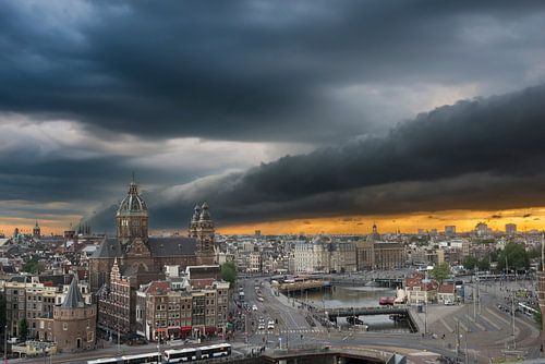 Rolwolk boven Amsterdam