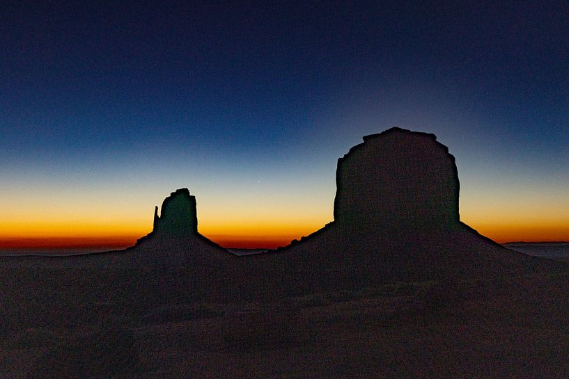 Monument Valley sunrise by Gert Hilbink