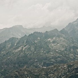 Bergen op Corsica van Jonathan Schöps | UNDARSTELLBAR
