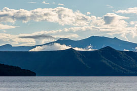 Lagen van blauw, Shikotsu-meer
