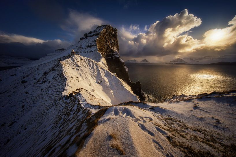 Kallur lighthouse by Wojciech Kruczynski
