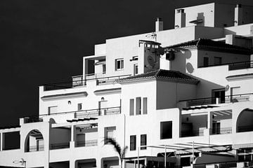 Maisons blanches, Espagne (noir et blanc) sur Rob Blok