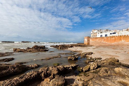 Oude stadsmuur van de medina in Essaouira in Marokko