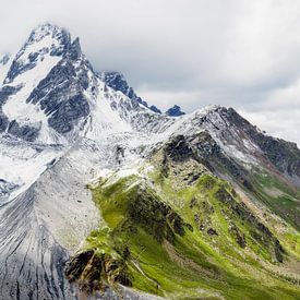 Bergen in de Noord-Italiaanse Alpen van Emile Kaihatu