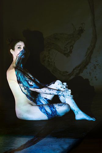 femme dans l'eau, vague, bleu