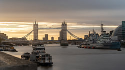 Towerbridge bij Zonsopkomst