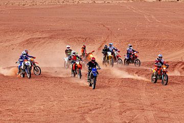 Motorcross in de Sahara van Roland Brack
