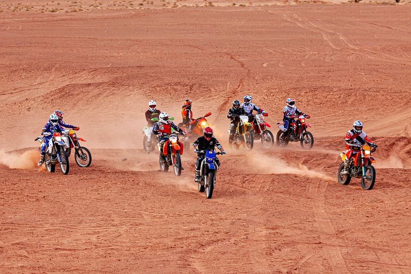 Motorcross in de Sahara van Roland Brack
