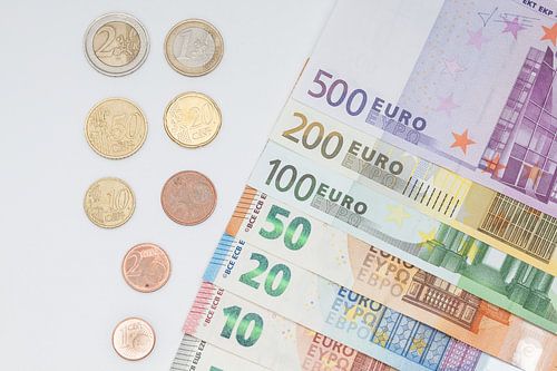 Verschillende euro's biljetten en munten