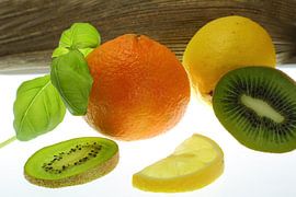 Fresh fruit by Rolf Pötsch