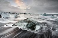 Bloc de glace sur la plage noire par Ralf Lehmann Aperçu