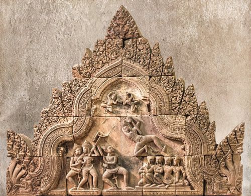 Battle tableau in stone in the temple, Cambodia by Rietje Bulthuis