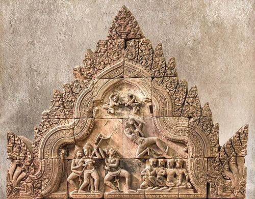 Strijdtafereel in steen in de tempel, Cambodja