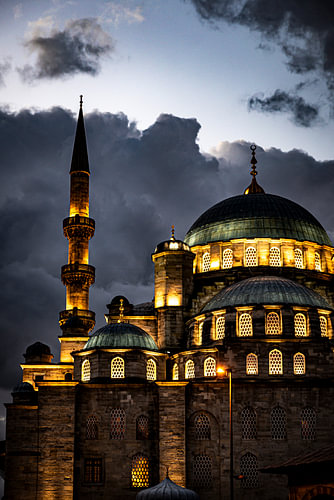 Neue Moschee zur blauen Stunde