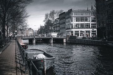 Amsterdam aux Pays-Bas n'est pas seulement noir et blanc