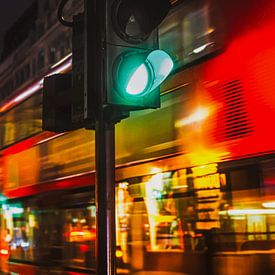 Londoner Verkehr bei Nacht von Stefano Scoop