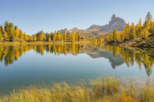 Autumn day at Lago Federa