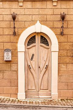 Statige sierlijke licht houten Italiaanse deur van Dafne Vos