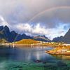 Regenbogen über der Insel Sakrisoy, Lofoten, Norwegen von Achim Thomae Photography