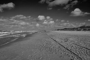 Verlaten strand van Lisanne Storm