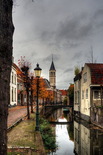 Langegracht met Elleboogkerk in historisch Amersfoort van Watze D. de Haan