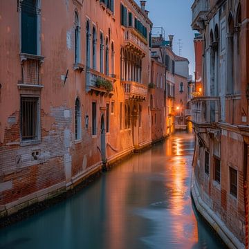 Kanal von Venedig (Canal grande) bei Nacht und ruhigem Wasser von The Xclusive Art