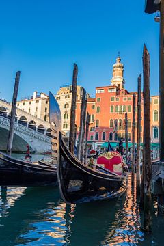 Gondels op het Canal Grande Venetië van Alex Neumayer